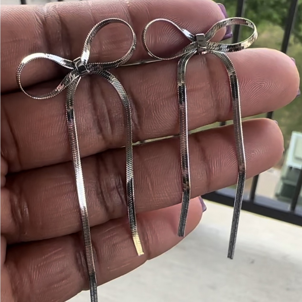 Medium Ribbon Earrings - Picture 6 of 8